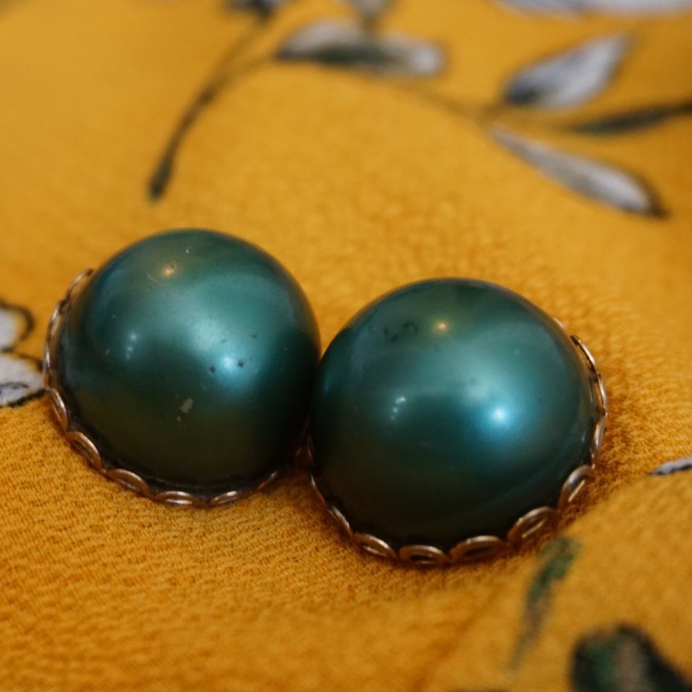 1950s Green and gold clip-on vintage earrings